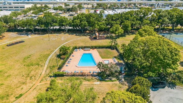 4233 LA SORRENTO COURT, Tampa, FL 33611