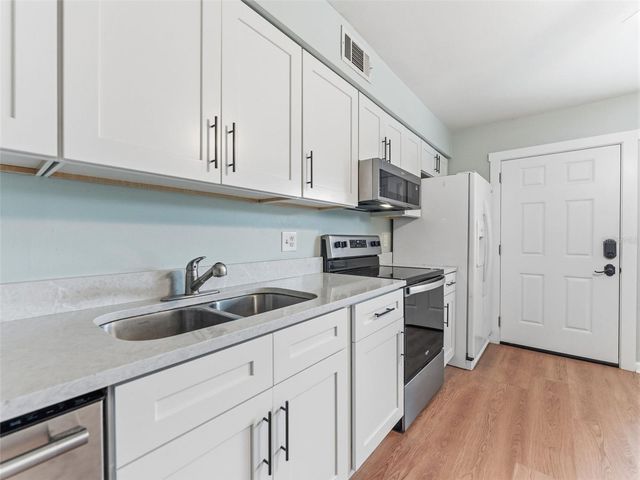4233 LA SORRENTO COURT, Tampa, FL 33611