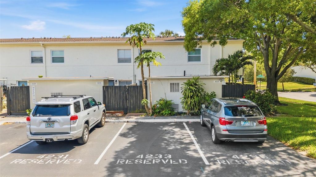 4233 LA SORRENTO COURT, Tampa, FL 33611