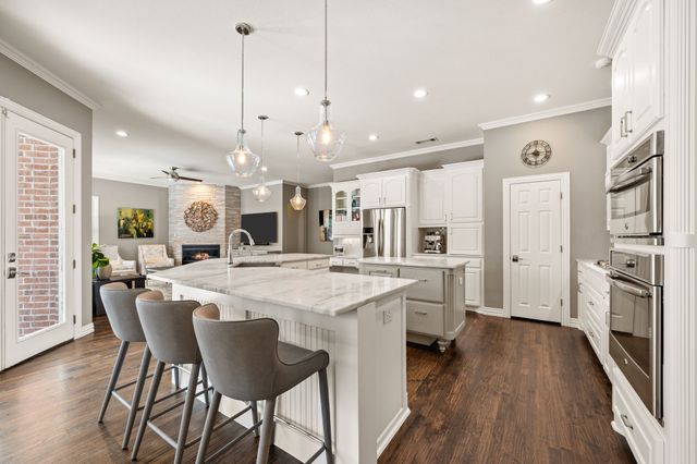 712 Manchester Court, Southlake, TX 76092