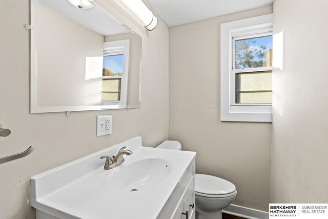 1616 Lake Street, Omaha, NE 68110