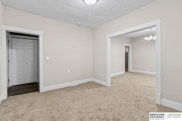 1616 Lake Street, Omaha, NE 68110