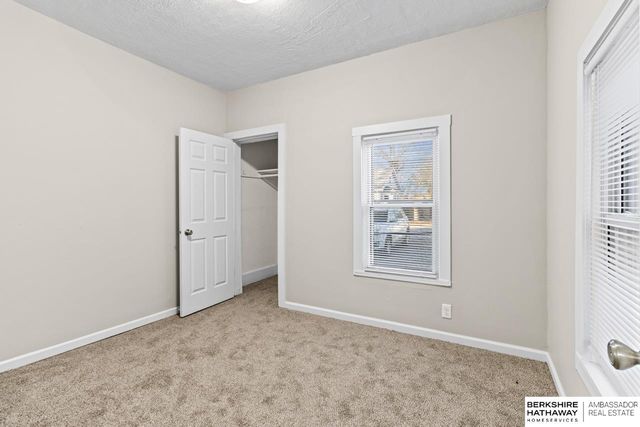 1616 Lake Street, Omaha, NE 68110