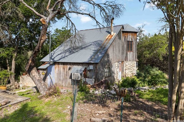 221 APACHERIA PASS W, Comfort, TX 78013