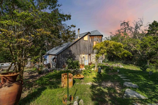 221 APACHERIA PASS W, Comfort, TX 78013