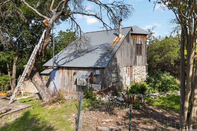 221 APACHERIA PASS W, Comfort, TX 78013