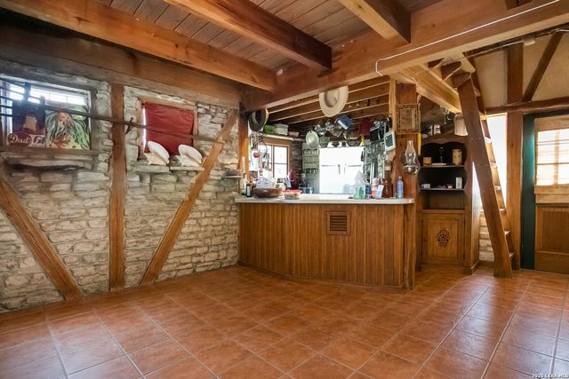 221 APACHERIA PASS W, Comfort, TX 78013