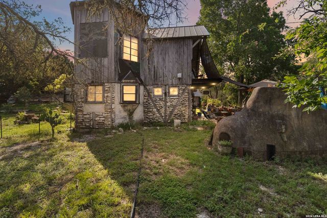 221 APACHERIA PASS W, Comfort, TX 78013