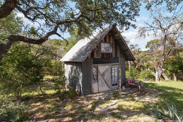 221 APACHERIA PASS W, Comfort, TX 78013