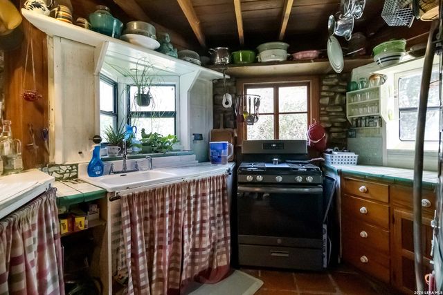 221 APACHERIA PASS W, Comfort, TX 78013
