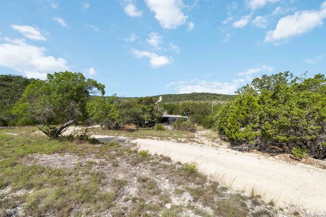 221 APACHERIA PASS W, Comfort, TX 78013