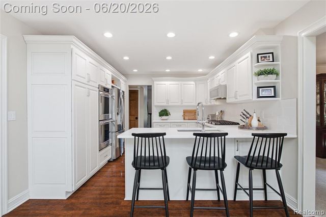28785 Oak Point Drive, Farmington Hills, MI 48331