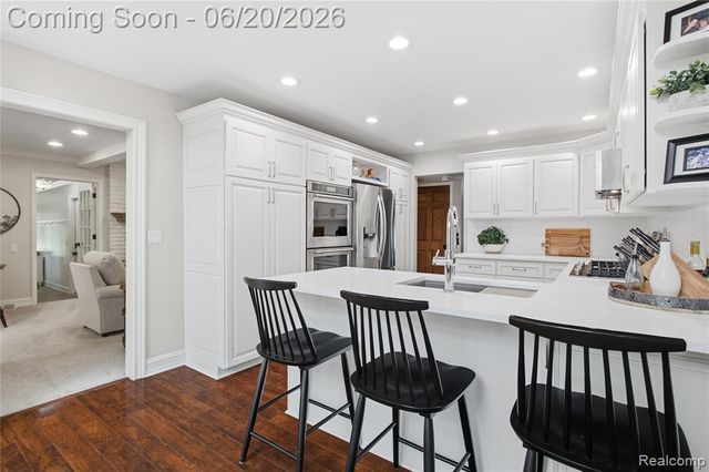 28785 Oak Point Drive, Farmington Hills, MI 48331