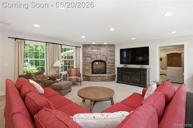 28785 Oak Point Drive, Farmington Hills, MI 48331