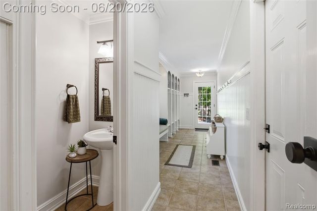 28785 Oak Point Drive, Farmington Hills, MI 48331