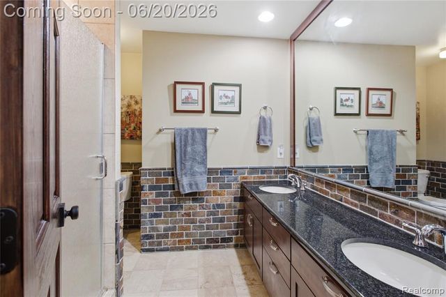 28785 Oak Point Drive, Farmington Hills, MI 48331