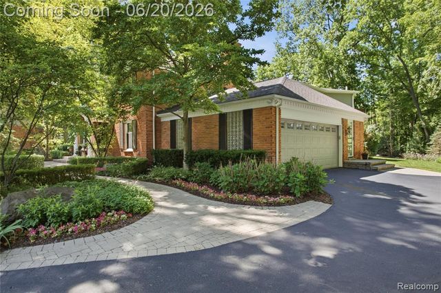 28785 Oak Point Drive, Farmington Hills, MI 48331