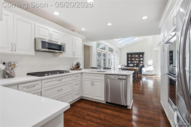 28785 Oak Point Drive, Farmington Hills, MI 48331