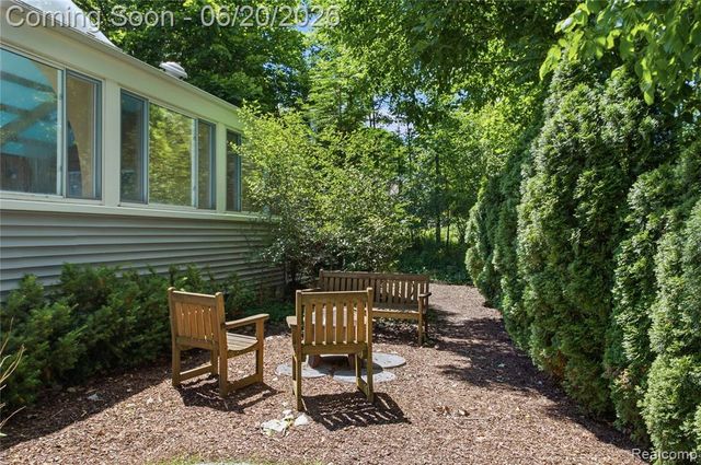 28785 Oak Point Drive, Farmington Hills, MI 48331
