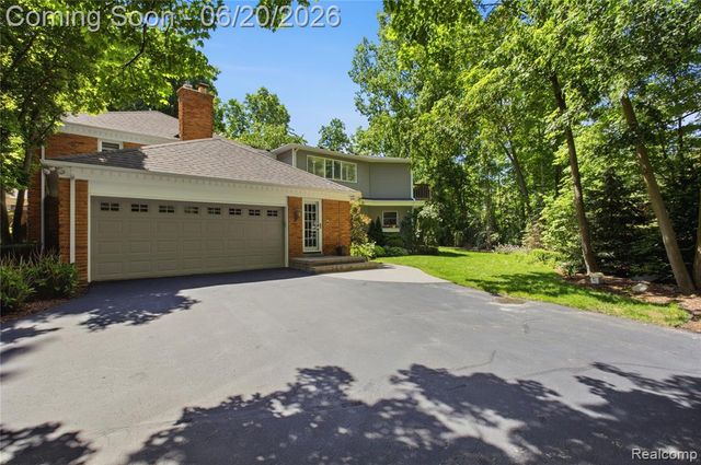 28785 Oak Point Drive, Farmington Hills, MI 48331