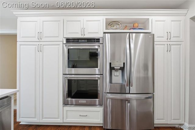 28785 Oak Point Drive, Farmington Hills, MI 48331