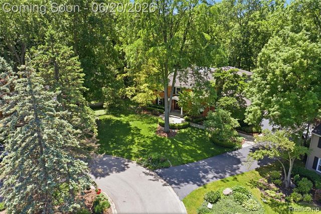 28785 Oak Point Drive, Farmington Hills, MI 48331