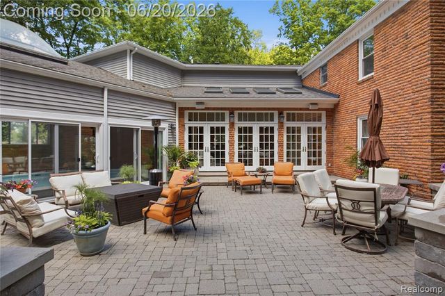28785 Oak Point Drive, Farmington Hills, MI 48331