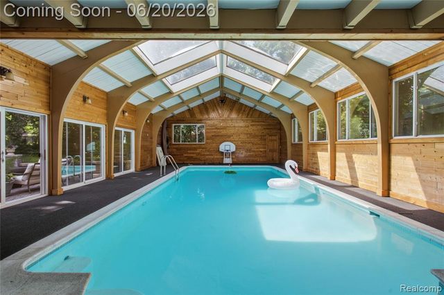 28785 Oak Point Drive, Farmington Hills, MI 48331