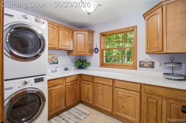 28785 Oak Point Drive, Farmington Hills, MI 48331