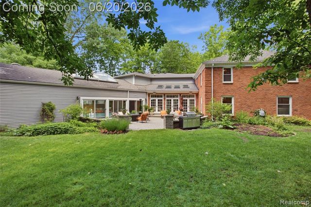 28785 Oak Point Drive, Farmington Hills, MI 48331