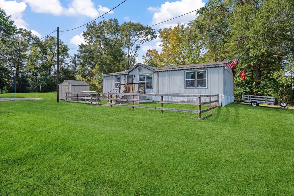 440 River Road, Goodrich, TX 77335