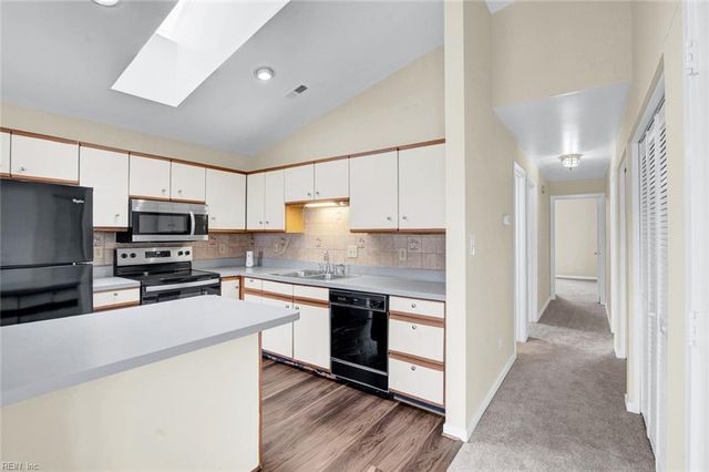 227 Dockside Dr Apt C, Hampton, VA 23669