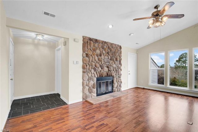 227 Dockside Dr Apt C, Hampton, VA 23669