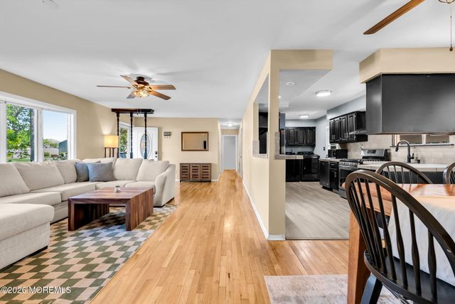 7 Center Place, Toms River, NJ 08753
