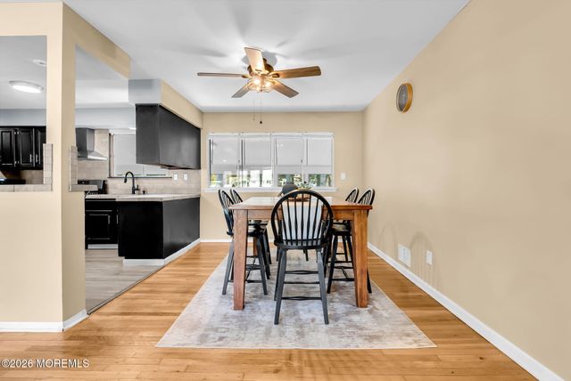 7 Center Place, Toms River, NJ 08753