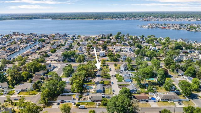 7 Center Place, Toms River, NJ 08753