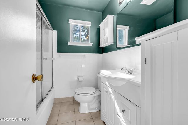 7 Center Place, Toms River, NJ 08753