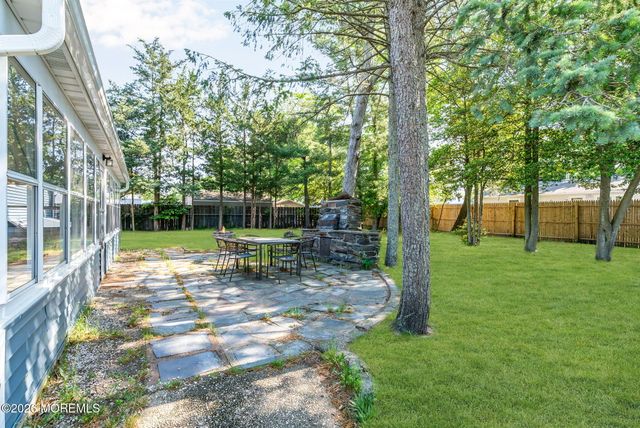 7 Center Place, Toms River, NJ 08753
