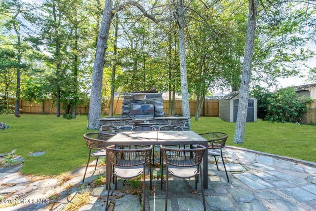 7 Center Place, Toms River, NJ 08753