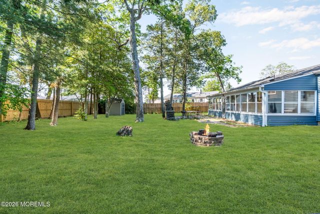 7 Center Place, Toms River, NJ 08753