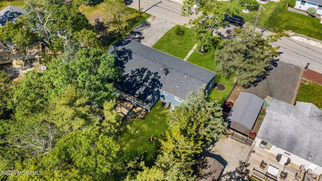 7 Center Place, Toms River, NJ 08753
