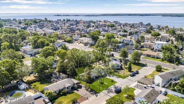 7 Center Place, Toms River, NJ 08753