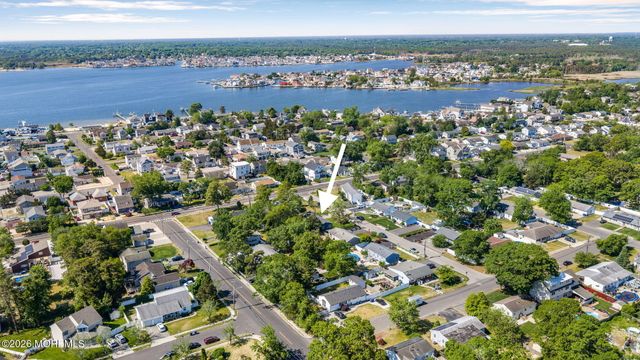 7 Center Place, Toms River, NJ 08753