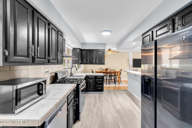 7 Center Place, Toms River, NJ 08753