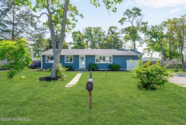 7 Center Place, Toms River, NJ 08753