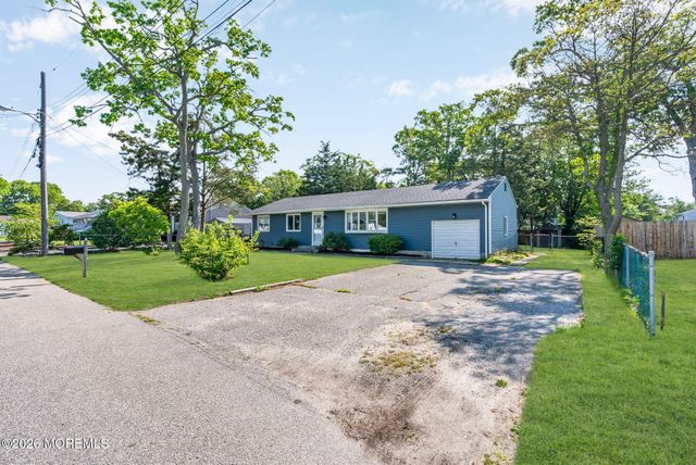 7 Center Place, Toms River, NJ 08753