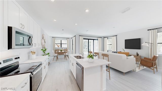 3134 Juniper WAY, Naples, FL 34112