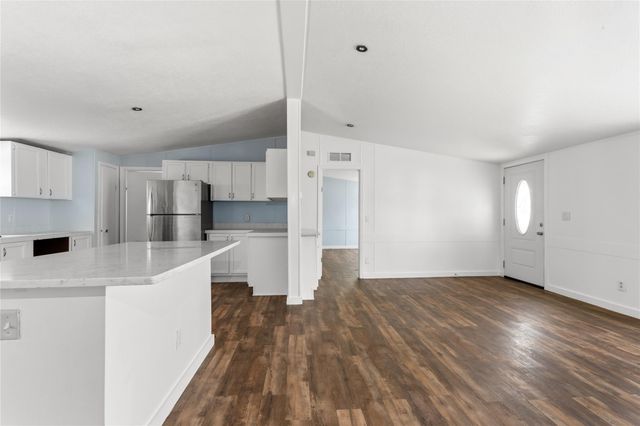 1029 Old Mcdade RD C, Elgin, TX 78621