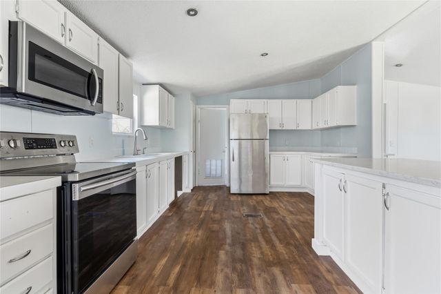 1029 Old Mcdade RD C, Elgin, TX 78621