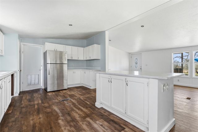 1029 Old Mcdade RD C, Elgin, TX 78621